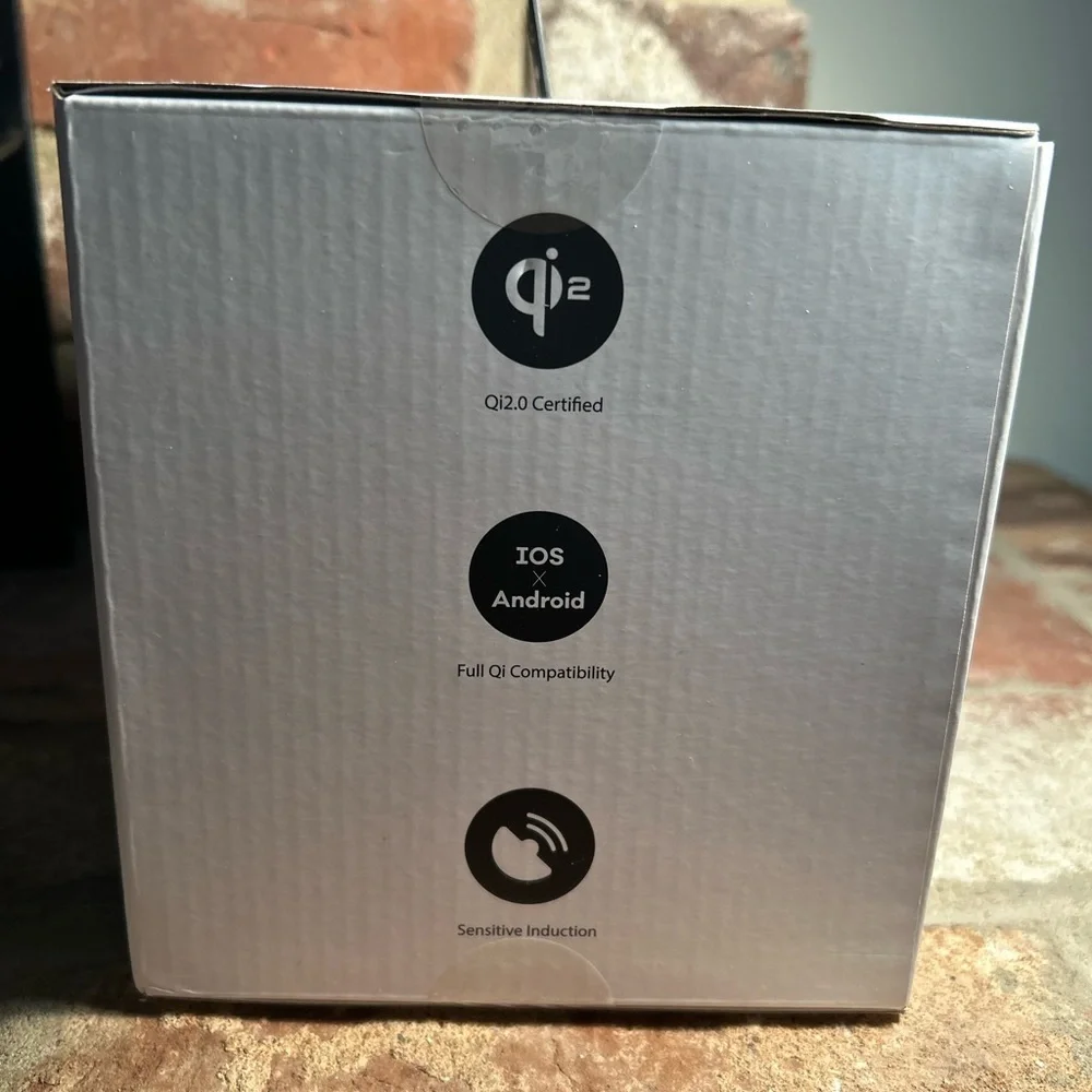 Uline 3-in-1 Wireless Charger - White Fast Charging& Strong Magnetic Connection